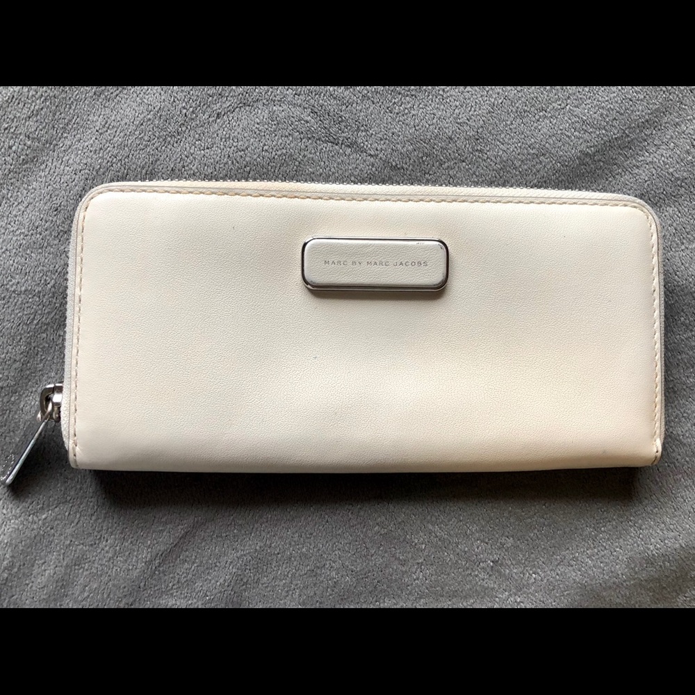 Marc Jacobs White Leather Zip Around Wallet